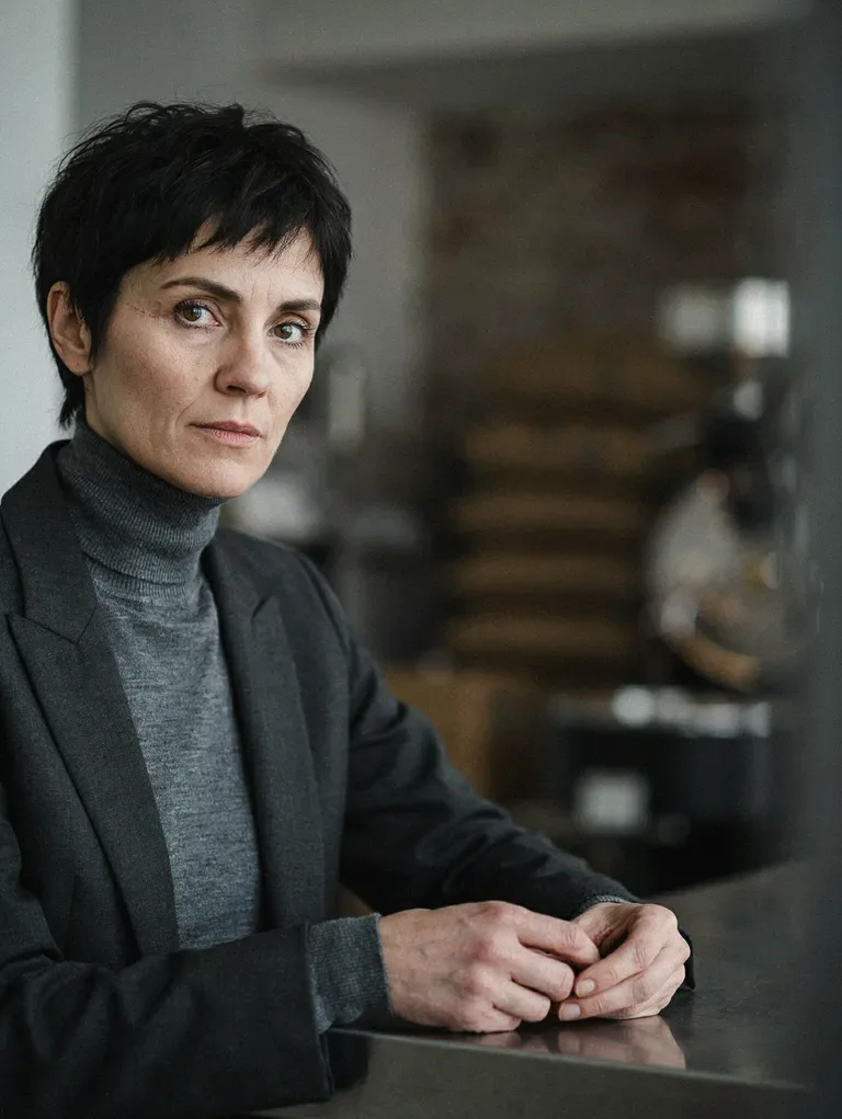 Portrait der synthetischen Persona Vera Lindmayr